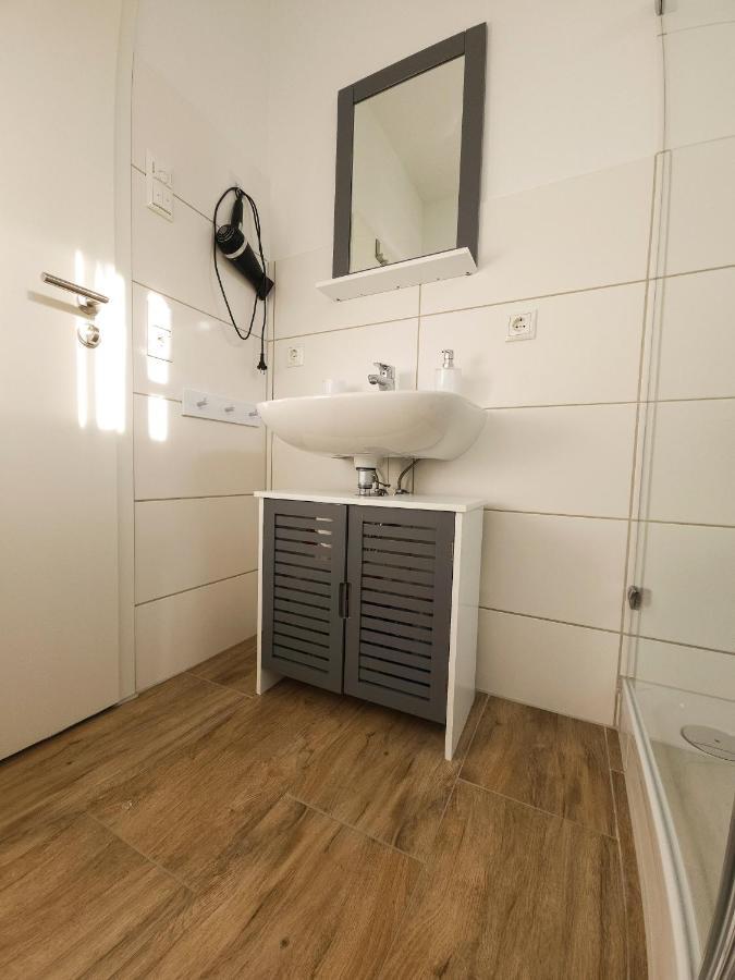 Schoene Ferienwohnung 78M2, 3 Schlafzimmer, 2 Baeder, Zentrumnah, 1Og Erfurt Zewnętrze zdjęcie